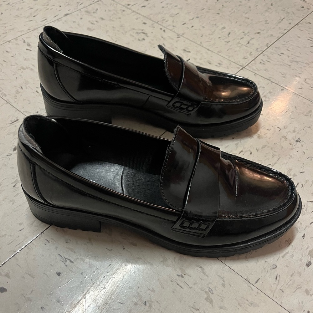 Old Navy Faux-Leather Chunky Heel Loafers Black - Picture 3 of 5